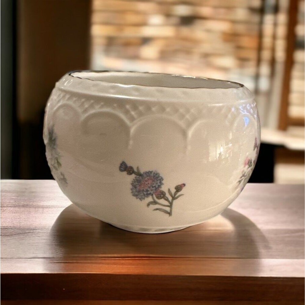 Vintage Aynsley Bone China Floral 4 Inch Bowl. - Picture 2 of 4